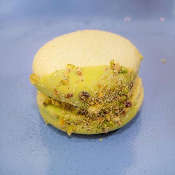 Pistachio macaron